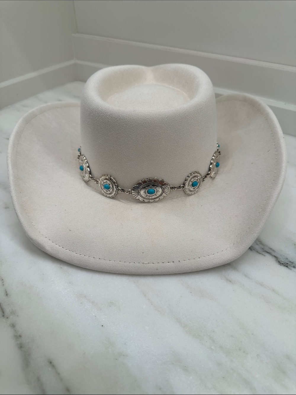 Pink Lily os White Women's Western Felt Cowboy Hat with Turquoise Concho Ban.New